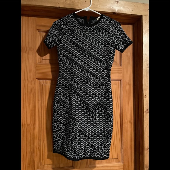 To small - Picture 1 of 1